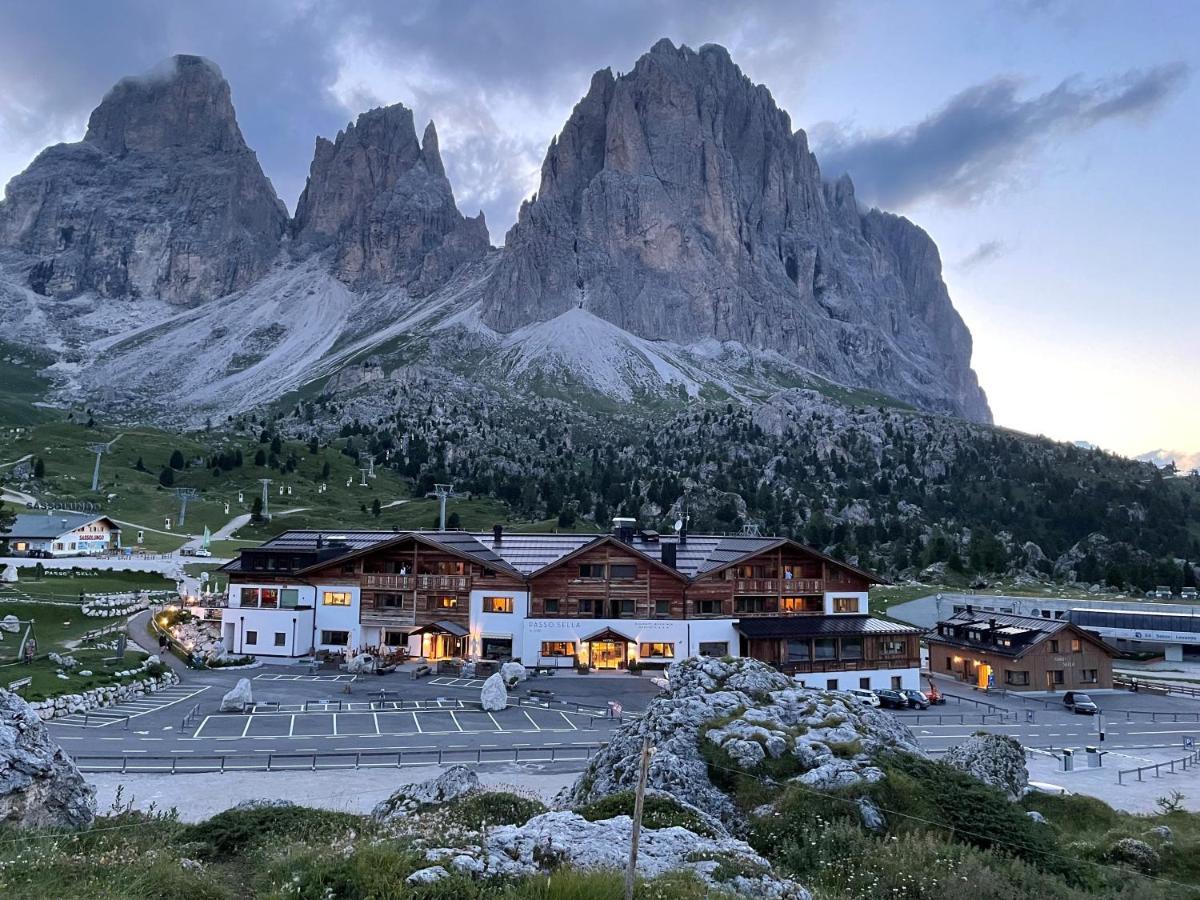 Passo Sella Dolomiti Mountain Resort Selva di Val Gardena Bagian luar foto